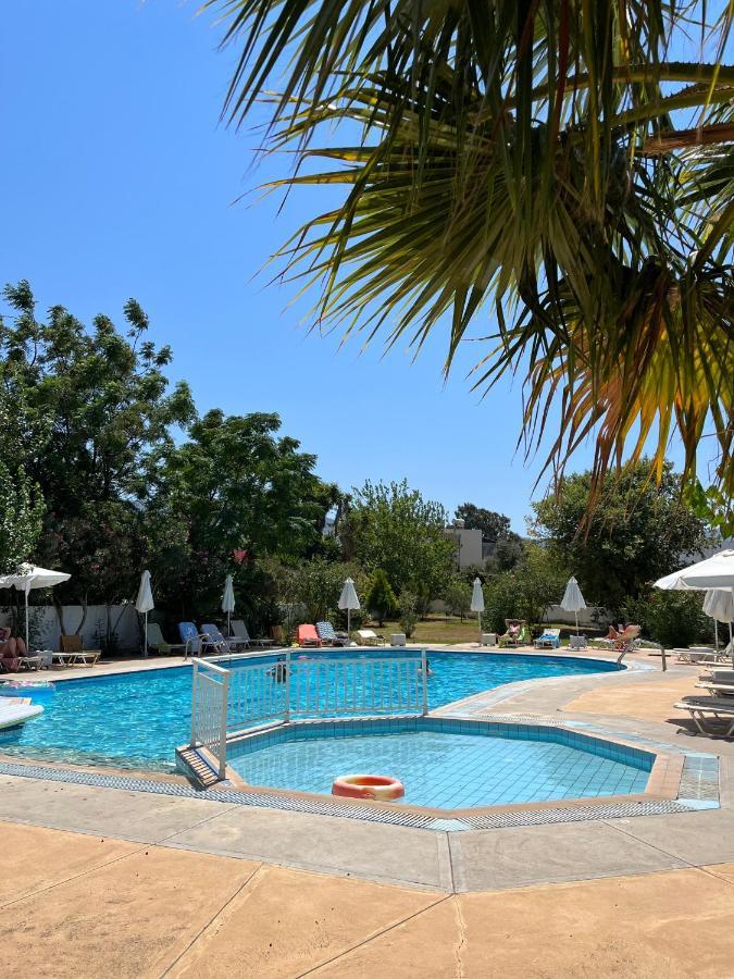 Theodorou Apartahotel