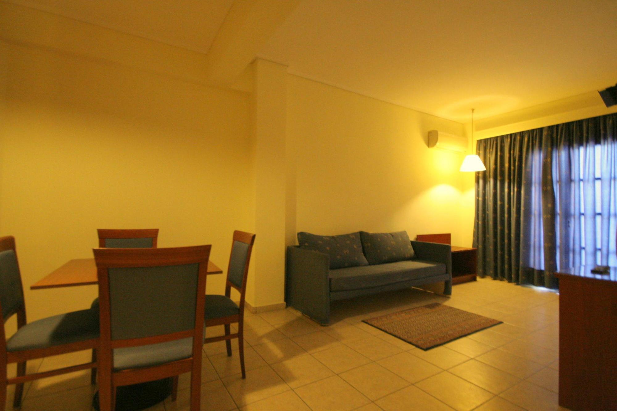 Theodorou Apartahotel 3*