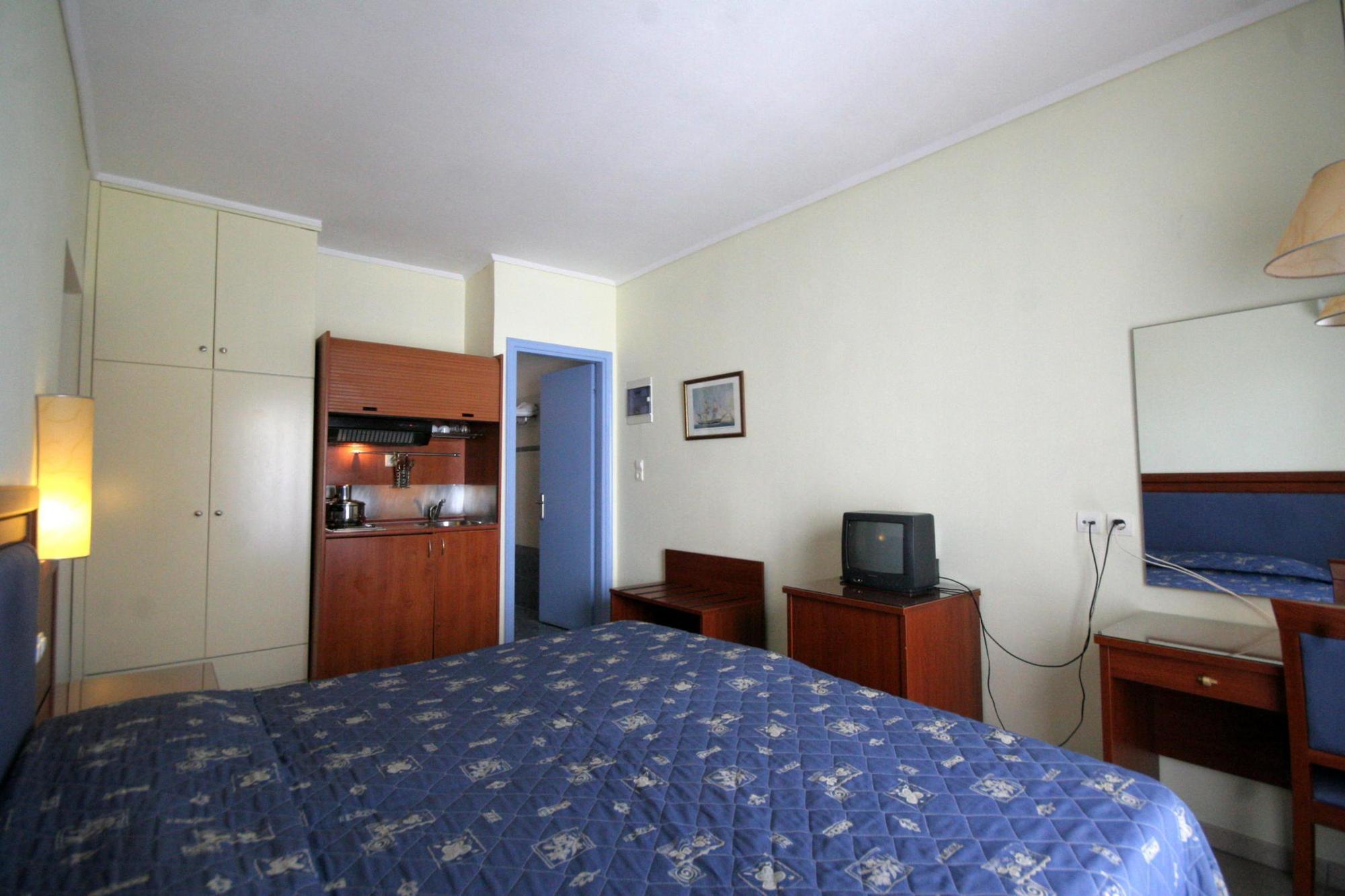 Theodorou Apartahotel