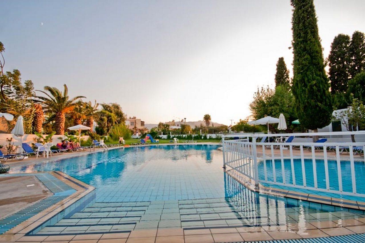 Theodorou Apartahotel
