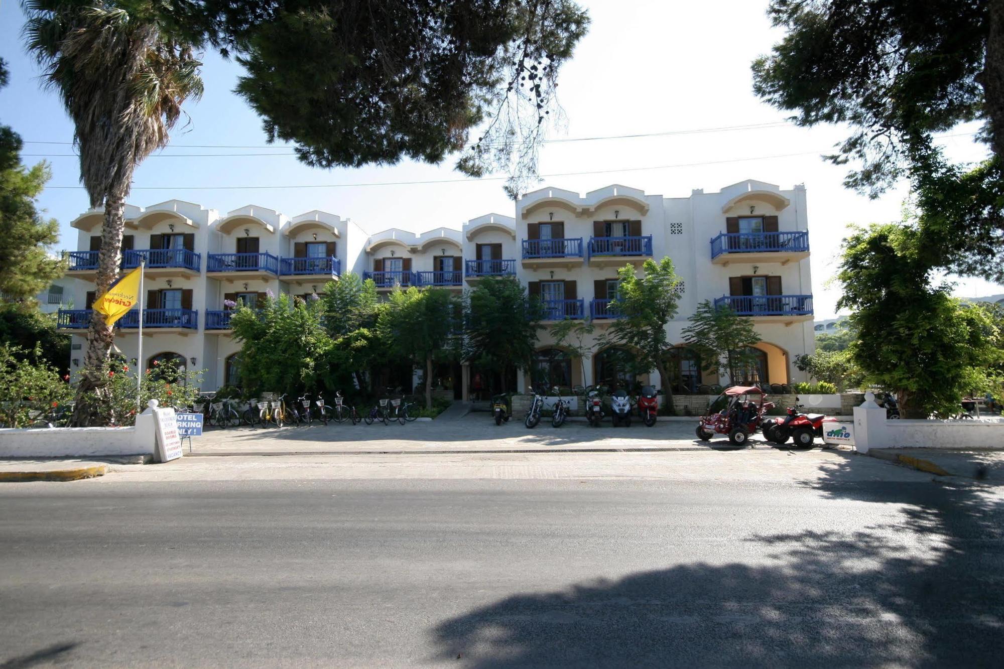 Theodorou Apartahotel 3*