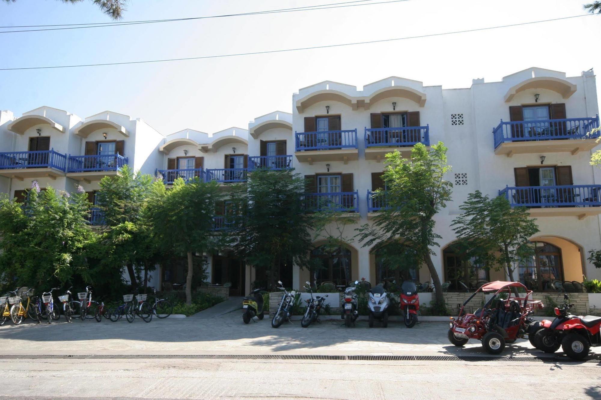 Theodorou Apartahotel